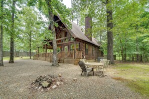 House (1 Bedroom) | Interior - 3 Mi to State Park & Lake: Broken Bow Cabin! (Broken Bow)