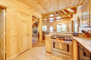 Interior - 3 Mi to State Park & Lake: Broken Bow Cabin! (Broken Bow)