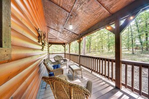 House (2 Bedrooms) | Interior - Hot Tub + Game Room: Family Retreat in Broken Bow (Broken Bow)