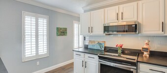 Suwannee River Retreat: Dock & Screened Porch!