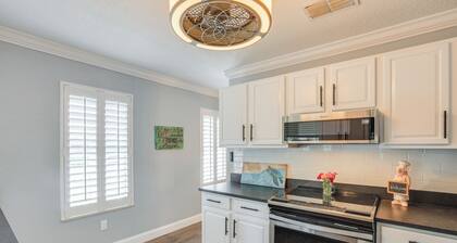Suwannee River Retreat: Dock & Screened Porch!