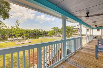 Suwannee River Retreat: Dock & Screened Porch!
