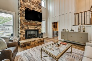 Interior - 14 Mi to Mammoth Cave NP: Spacious Family Home (Clarkson)