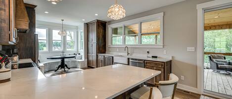 House (4 Bedrooms) | Interior