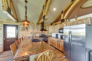 House (2 Bedrooms) | Interior - 10 Mi to Cooney State Park: Mtn-view Montana Haven (Roberts)