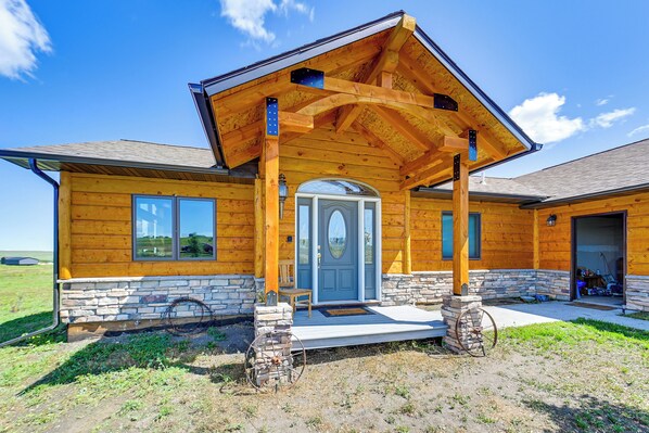 House (2 Bedrooms) | Interior - 10 Mi to Cooney State Park: Mtn-view Montana Haven (Roberts)