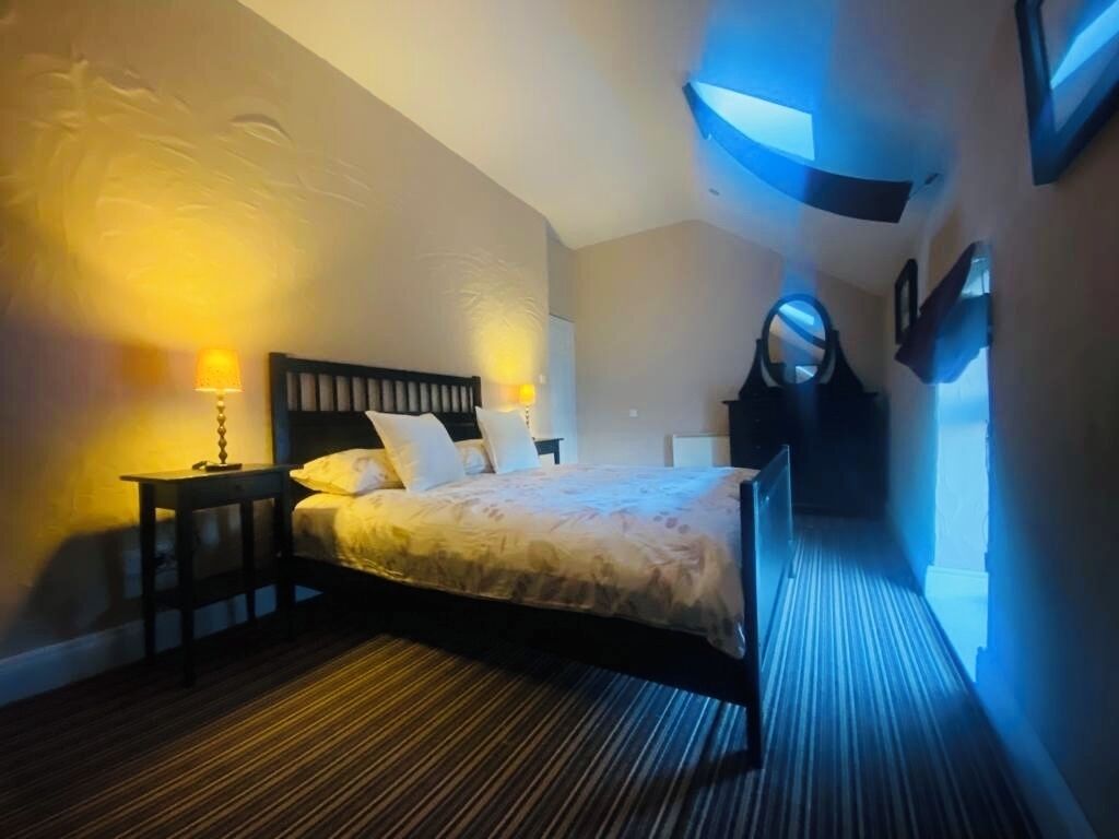 4 多间卧室、熨斗/熨衣板、WiFi、床单