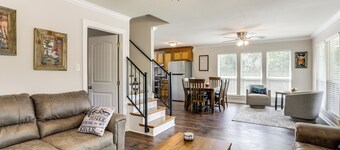Riverfront Family Retreat w/ Yard in Saint Amant