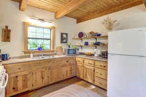 House (2 Bedrooms) | Interior