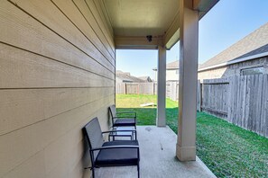 Interior - Covered Patio & Spacious Yard: Houston Area Home! (Humble)