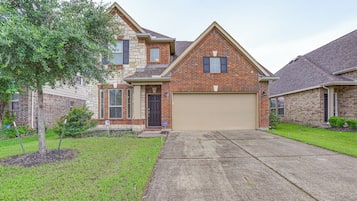 House (4 Bedrooms) | Front of property