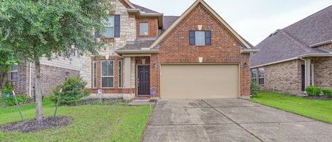 House (4 Bedrooms) | Front of property