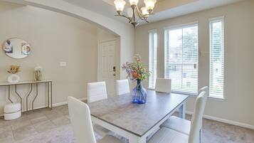 House (4 Bedrooms) | Interior