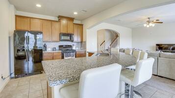 House (4 Bedrooms) | Interior