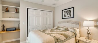 10 Mi to Beach: Poolside Paradise in Fort Myers!