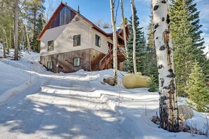 Apartment (2 Bedrooms) | Interior - Private Hot Tub & Mountain Views: Duplex in Salida (Monarch)