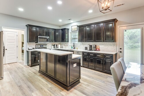 11 Mi to Troy University: Family Home w/ Yard