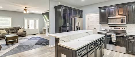 House (4 Bedrooms) | Interior