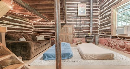 12 Mi to Staunton River State Park: Off-grid Cabin