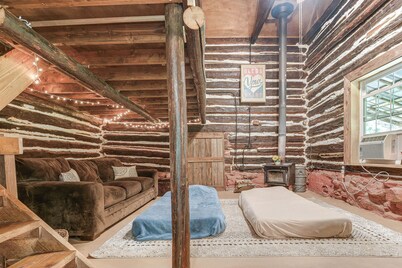 12 Mi to Staunton River State Park: Off-grid Cabin