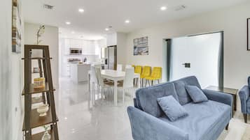 House (5 Bedrooms) | Interior