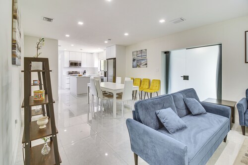 5 Mi to Beach: Group Getaway w/ Yard in Miami