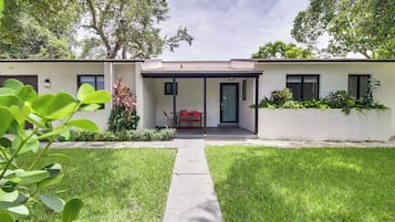 House (5 Bedrooms) | Front of property