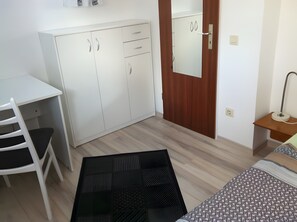 1 bedroom, WiFi, bed sheets