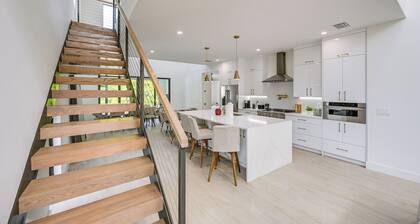 Walk to Celebration Park: Naples Home w/ Pool!