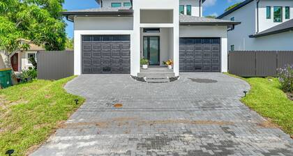 Walk to Celebration Park: Naples Home w/ Pool!