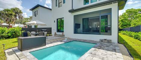 House (4 Bedrooms) | Front of property