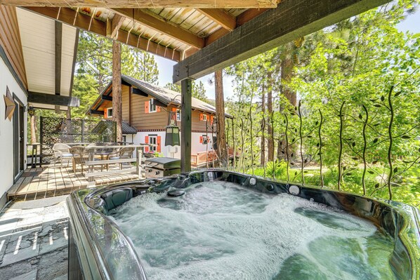 Cottage (2 Bedrooms) | Front of property