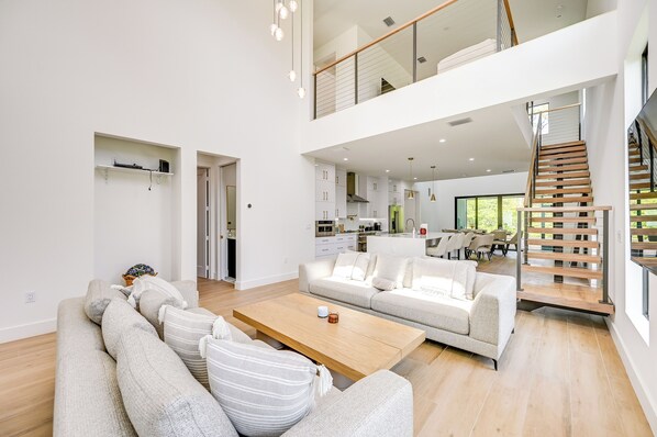 House (4 Bedrooms) | Front of property - 3 Mi to Naples Beach: Luxurious Home w/ Pool! (Naples)
