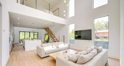 3 Mi to Naples Beach: Luxurious Home w/ Pool!