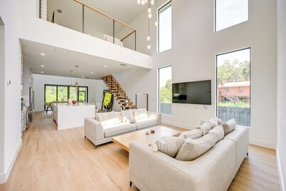3 Mi to Naples Beach: Luxurious Home w/ Pool!