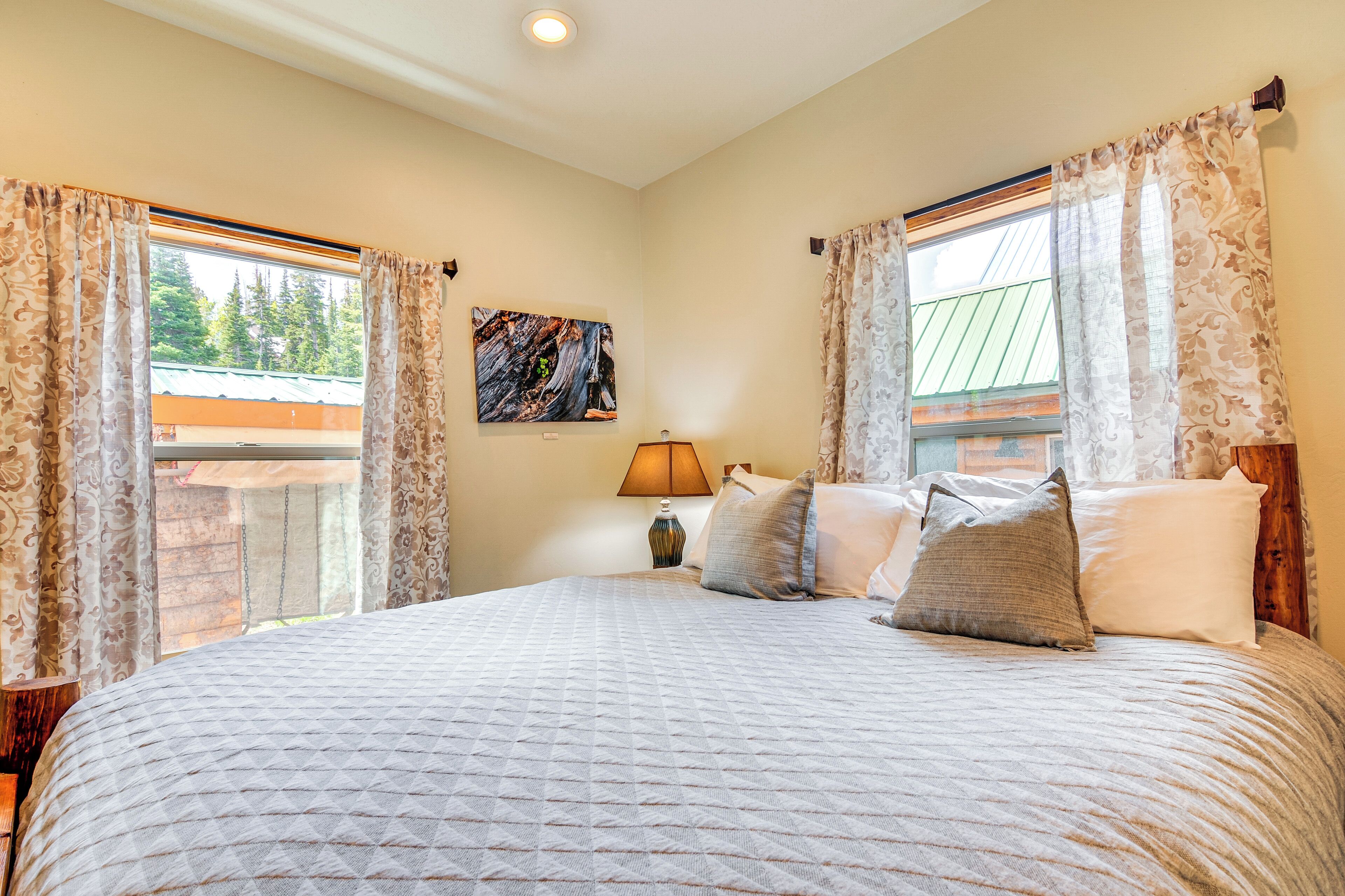 House (6 Bedrooms) | Interior