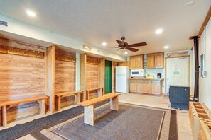 House (6 Bedrooms) | Interior