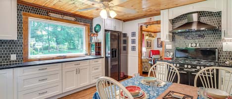 House (2 Bedrooms) | Interior