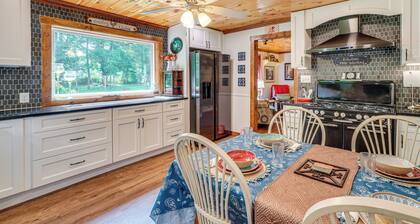 Riverfront Cabin - 6 Mi to Great Smoky Mtns NP!