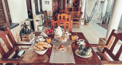 Peace 5 minutes from Shopping del sol, bohemian and modern house.