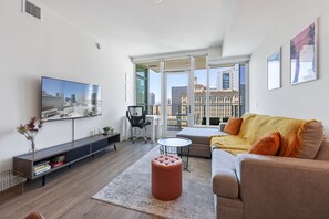 Apartment | 1 bedroom, Internet - NEW Upscale Downtown San Diego Stay Queen Bed Pool Sauna (San Diego)