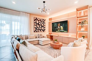 House | 8 bedrooms, Internet - 15807 Luxury 8 Bedroom Family Home With Game Room (Clermont)