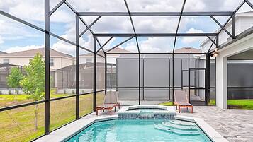 House | 8 bilik tidur, Internet