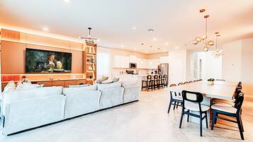 House | 8 bilik tidur, Internet