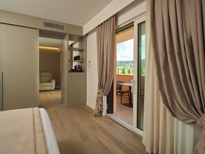 Suite con sauna, bagno turco, doccia emozionale privata e terrazza panoramica | Premium-sengetøj, minibar, pengeskab på værelset, skrivebord