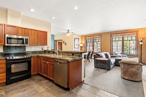 雪櫃、微波爐、焗爐、爐具