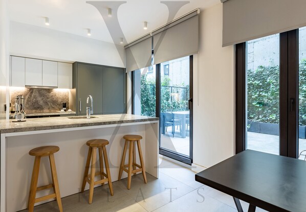 Mikrowelle, Ofen, Herdplatte, Geschirrspüler