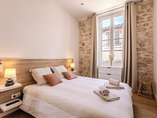 1 bedroom, iron/ironing board, WiFi, bed sheets