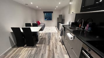 Mikrovågsugn, ugn, spishäll och diskmaskin