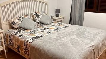 2 slaapkamers, een strijkplank/strijkijzer, wifi, beddengoed